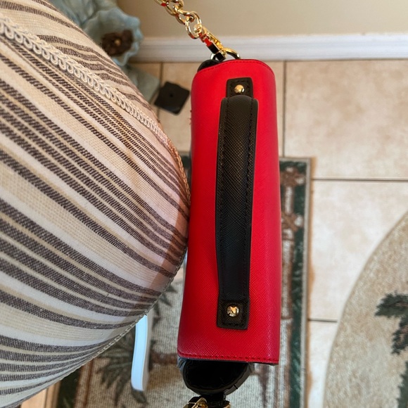 Steve Madden 2Tone Red & Black Crossbody/satchel with removable chain - Picture 10 of 17